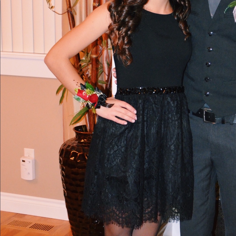BLACK LACE DRESS